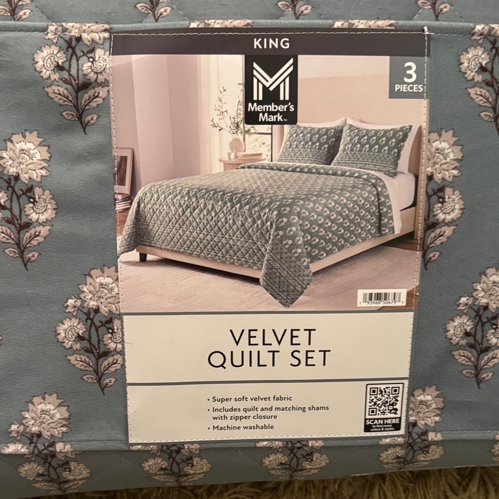 Mainstays Velvet Quilt Set - Green and White Floral - Picture 2 of 5